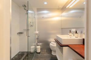 A bathroom at Stay U-nique Apartments Eslava