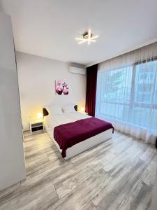Ένα ή περισσότερα κρεβάτια σε δωμάτιο στο La Mer Residence Deluxe Apartmens