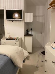 a bedroom with a bed and a tv on the wall at Casa Vacanza La Molaretta di San Teodoro in San Teodoro