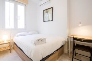 Łóżko lub łóżka w pokoju w obiekcie Valverde Apartment