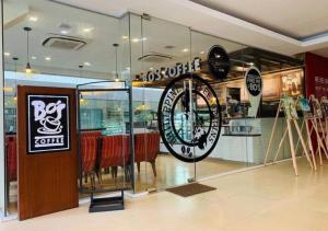 a restaurant with a table and chairs in a room at 8C Studio Unit with Free Wifi Pool and Gym in Mandaue City