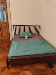 Postel nebo postele na pokoji v ubytování Gemütliches Zimmer im 1OGB Nur 2 Min vom Hbf Solothurn entfern