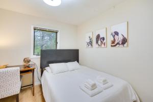 a bedroom with a bed with two towels on it at 8 Mi to Dtwn Duluth Hermantown Home in Hermantown