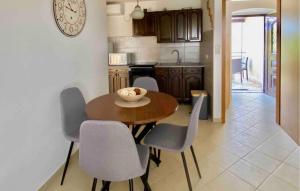 Kuchyňa alebo kuchynka v ubytovaní 4 Bedroom Lovely Home In Sveti Anton
