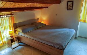 Posteľ alebo postele v izbe v ubytovaní 4 Bedroom Lovely Home In Sveti Anton