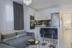 Η κουζίνα ή μικρή κουζίνα στο Villa Bengu luxury Villa 2