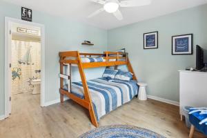 a bedroom with two bunk beds in a room at OYG6 - Peace of Paradise in Kill Devil Hills