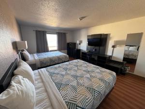 Katil atau katil-katil dalam bilik di Motel 6-Fond Du Lac, WI +16 gambar
