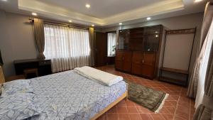 Tempat tidur dalam kamar di SiddhiNiwas