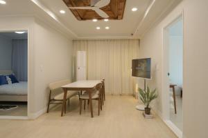 Katil atau katil-katil dalam bilik di Cozy Stay +119 gambar