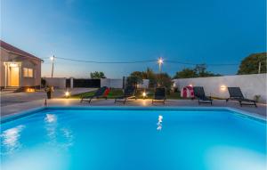 Basen w obiekcie Cozy Home In Biograd Na Moru lub w pobliżu