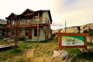 a house with a sign in front of it at Latitud 49 Apart in El Chalten
