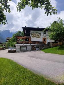 Příroda nedaleko apartmánu + 29 fotografií