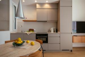 A kitchen or kitchenette at Newly Renovated Stylish Eixample - Great Location