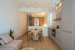 A kitchen or kitchenette at Newly Renovated Stylish Eixample - Great Location