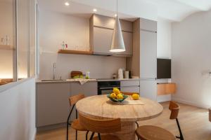 A kitchen or kitchenette at Newly Renovated Stylish Eixample - Great Location