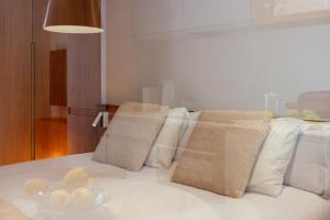 A bed or beds in a room at Newly Renovated Stylish Eixample - Great Location