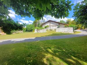 a view of a house from the lawn at 325 Route du Fourou in Yzosse