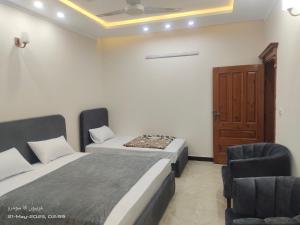 Una cama o camas en una habitación de G13 Haven