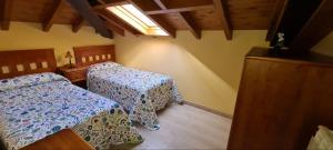 A bed or beds in a room at Apartamentos La Corona - Cabrales