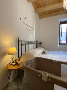 a bedroom with a bed with a tub and birds on the wall at Piccola Dimora Arco Ricci in LʼAquila