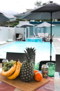 Private 7 Villa Complex with 16 BR Pool & Jacuzzi内部或周边的泳池