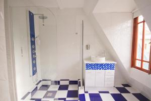 Ένα μπάνιο στο Hotel Brighton