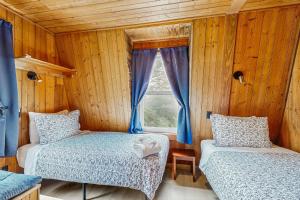 Postel nebo postele na pokoji v ubytování Spruce Ledge