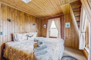 Postel nebo postele na pokoji v ubytování Spruce Ledge