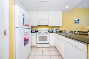 Η κουζίνα ή μικρή κουζίνα στο Lighthouse 1417 condo +28 φωτογραφίες