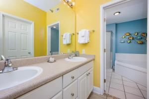 Ένα μπάνιο στο Lighthouse 1417 condo