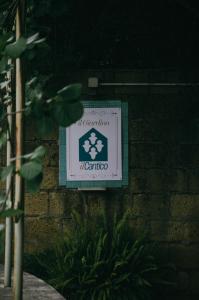 a sign on the side of a brick wall at Il Cantico Home in Naples