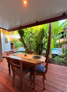 Taman di luar Chez PASCAL et KIM