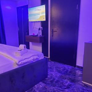 Ένα ή περισσότερα κρεβάτια σε δωμάτιο στο WELTONS Apartment BABA YUSUF