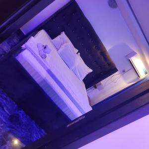Ένα ή περισσότερα κρεβάτια σε δωμάτιο στο WELTONS Apartment BABA YUSUF