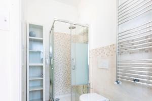 a bathroom with a glass shower with a toilet at Casa di Patrizia in Rome