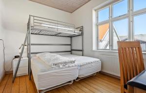 Nice Home In Løgstør With Wifi客房内的一张或多张床位