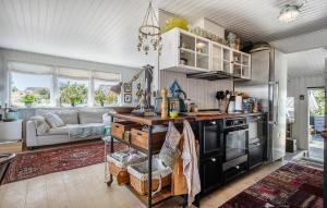 Η κουζίνα ή μικρή κουζίνα στο Stunning Home In Fanø With Wifi +11 φωτογραφίες