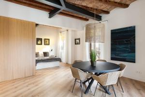 Postel nebo postele na pokoji v ubytování Enjoy Apartments La Riera One
