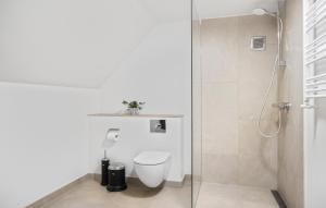 Bagno di Awesome Home In Haslev With Kitchen
