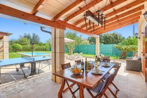 Patio alebo iná vonkajšia časť ubytovania Villa Joan Toni by Villa Plus