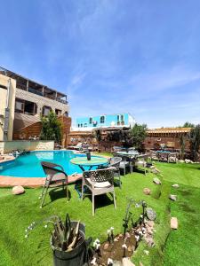 Bazén v ubytování Monica Hotel nebo v jeho okolí
