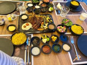 Φαγητό σε αυτό το διαμέρισμα ή κάπου εκεί κοντά