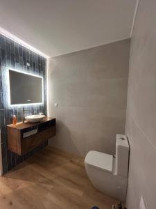 Ένα μπάνιο στο Peaceful 2 bd in Monte Estoril +40 φωτογραφίες