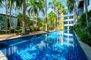 สระว่ายน้ำที่อยู่ใกล้ ๆ หรือใน Anchan Boutique Hotel