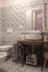 A bathroom at Costa Bed and Breakfast