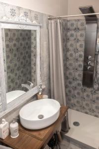 A bathroom at Costa Bed and Breakfast Még 37 kép
