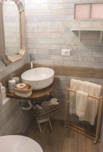 A bathroom at Costa Bed and Breakfast