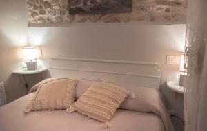 A bed or beds in a room at Costa Bed and Breakfast