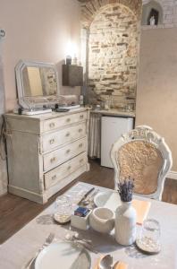 A kitchen or kitchenette at Costa Bed and Breakfast
